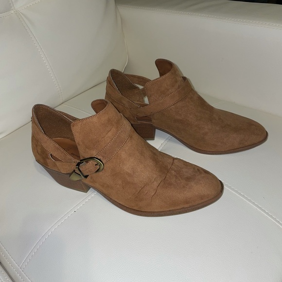 Time and Tru Memory Foam Bootie with Buckle (10) - Picture 4 of 10